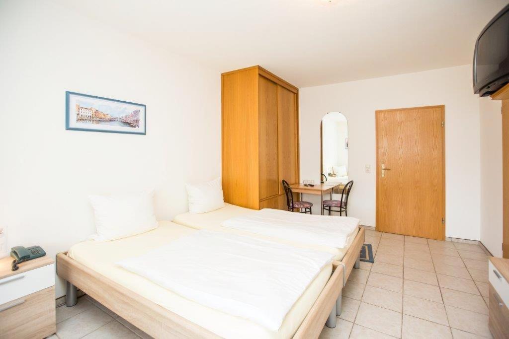 Hotel Pizzeria Venezia Sohren Eksteriør billede